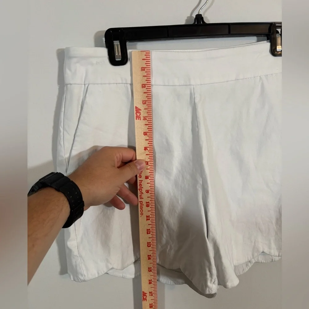 Crown & Ivy White Scalloped Hem Shorts Size 12 Stretch Summer Style - Picture 6 of 7